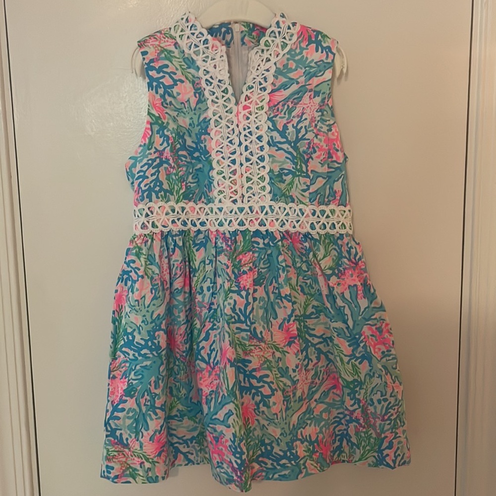 Girls Lilly Pulitzer dress (multi coral bay pattern) excellent used condition.